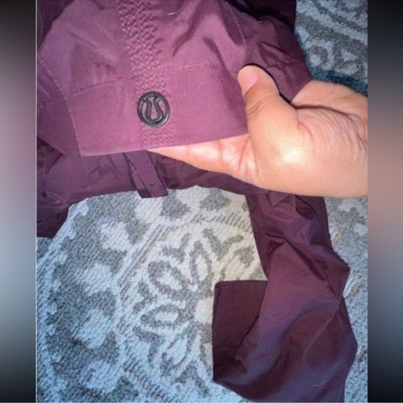 Lululemon right as rain jacket size 8 - Picture 9 of 12